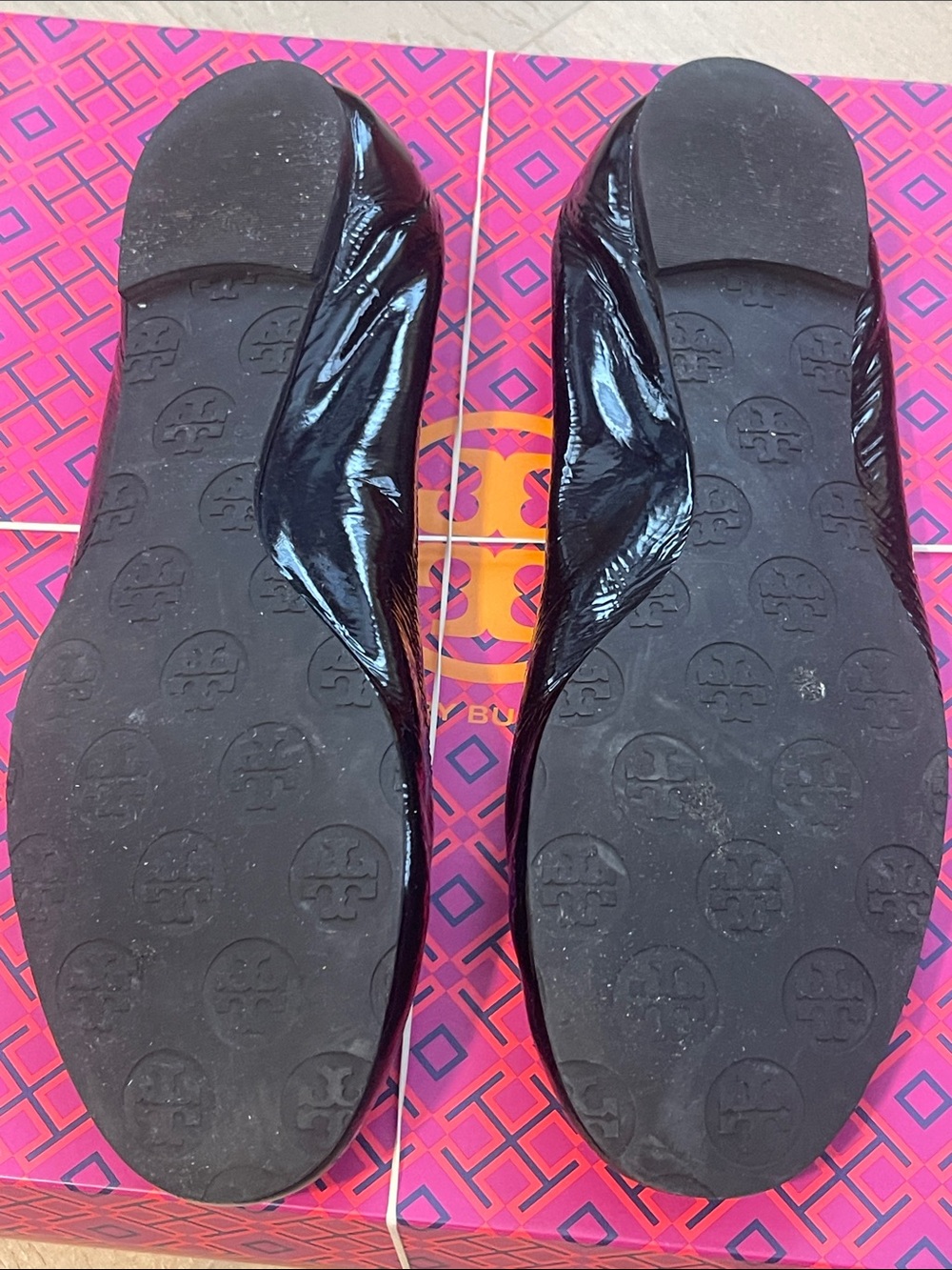 Tory Burch Black Patent Leather Logo Ballet Flats. #5 - Picture 2 of 3